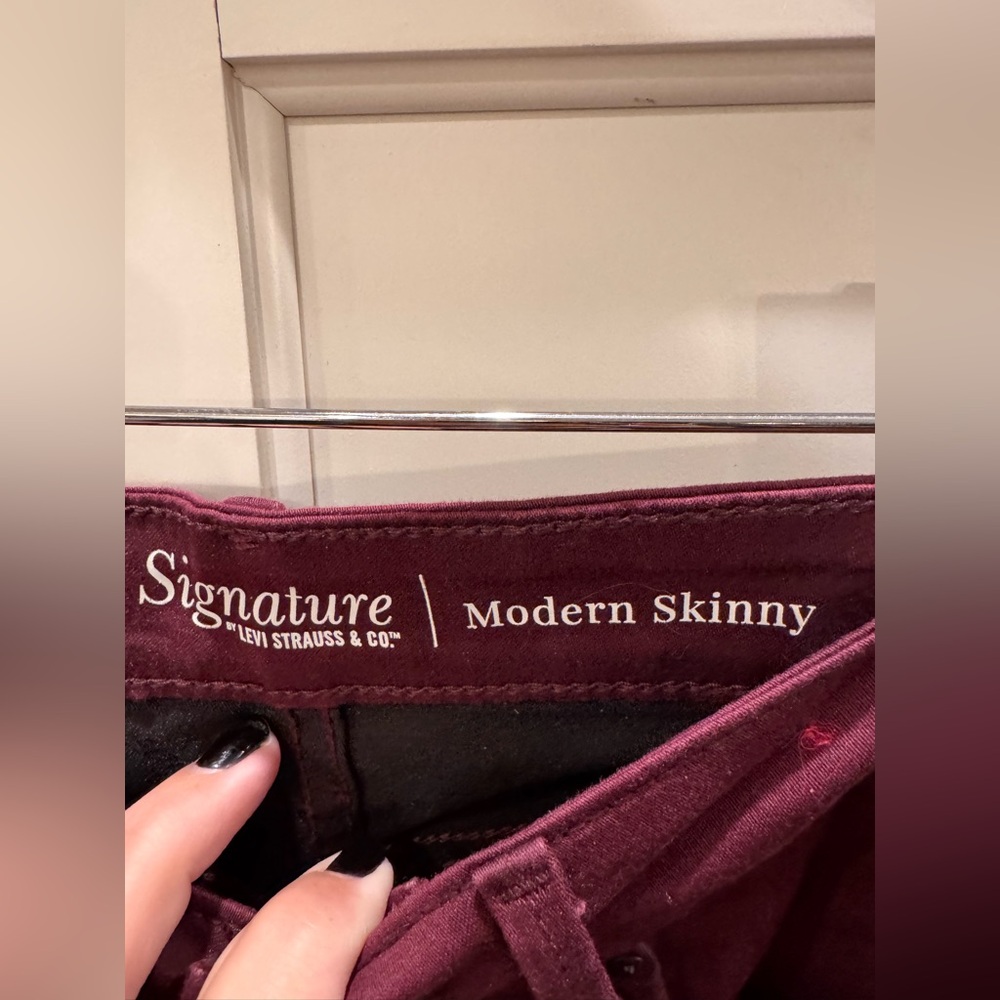 Levi Burgundy Skinny Jeans - Picture 3 of 5